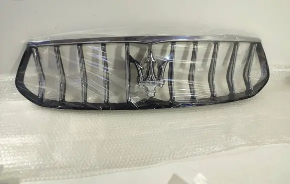 Maserati Ghibli Front bumper upper radiator grill 673008187