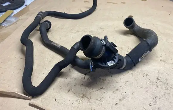BMW 5 F10 F11 Engine coolant pipe/hose 7593513010 181126 867151602