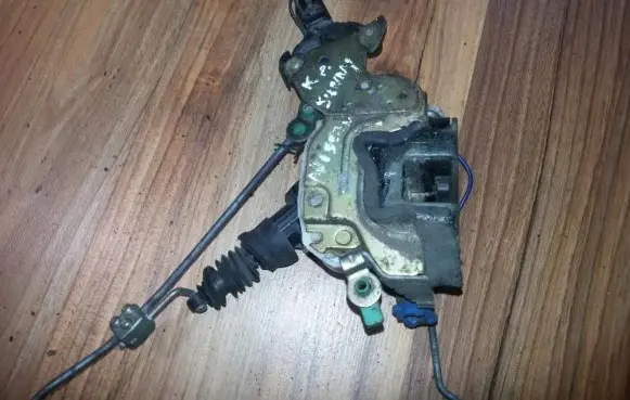 Nissan Sunny Front door lock