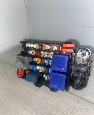 Renault Scenic III - Grand scenic III Fuse module 18013301 180581