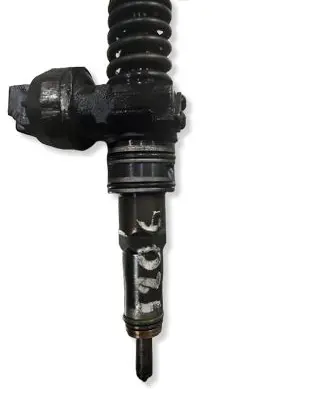 Volkswagen PASSAT B6 Fuel injector 038130073AG