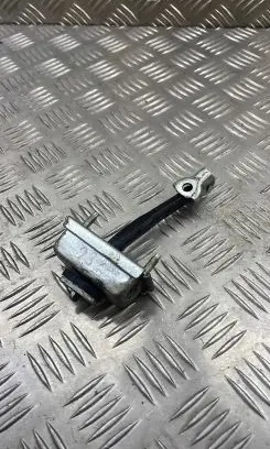 Toyota Verso Rear door check strap stopper