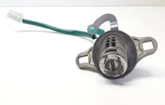 Mazda Premacy Tailgate exterior lock 