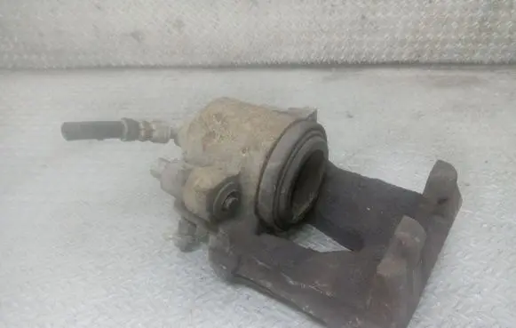Volkswagen Polo IV 9N3 Front brake caliper