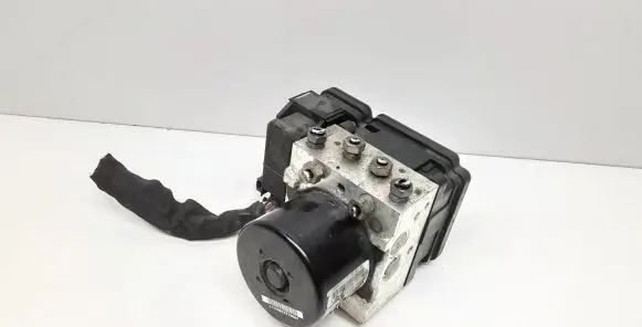 Volvo V70 ABS Pump 30681619
