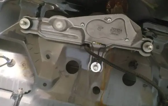 Lexus RX 300 Rear window wiper motor 8513048030