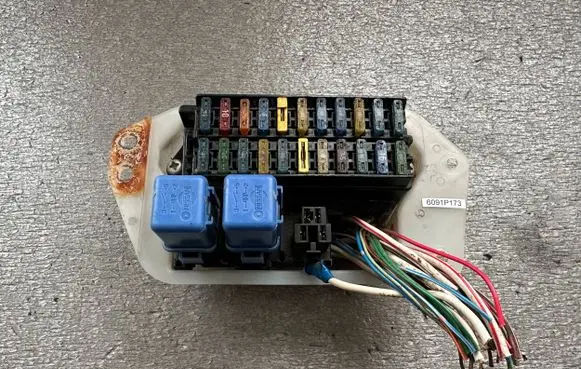 Nissan Patrol Y60 Fuse box set 2431150A00