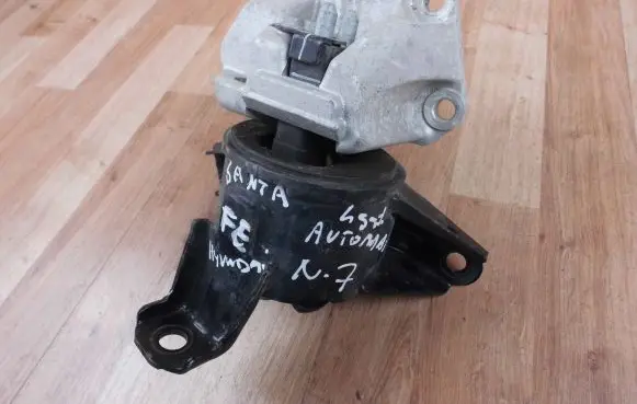 Hyundai Santa Fe Gearbox mounting bracket 452114G430