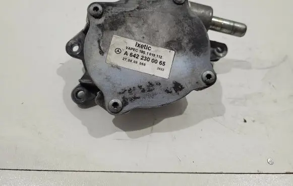 Mercedes-Benz GLK (X204) Vacuum pump A6422300065