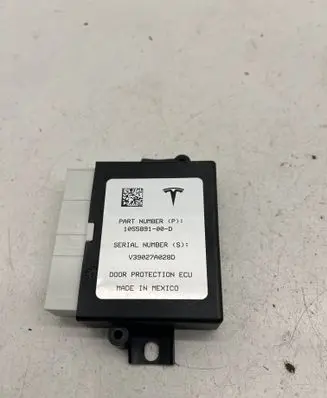Tesla Model X Door control unit/module 105589100D V39027A028D