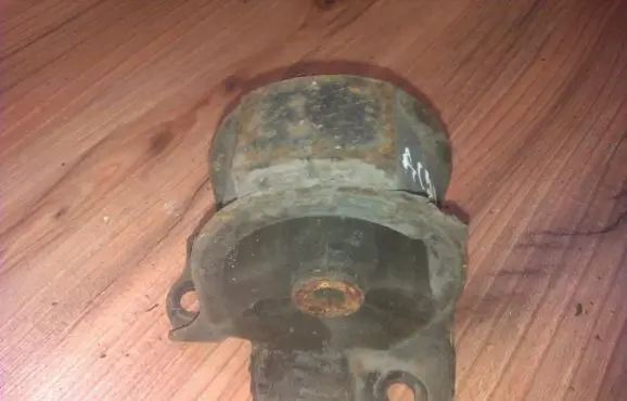 Honda Accord Engine mount bracket
