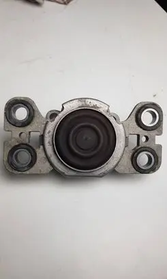 Land Rover Discovery Sport Engine mount bracket Ej327m121ad