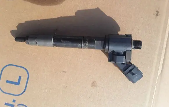 Volvo XC70 Fuel injector VEA132370010AAB