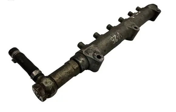 Volvo V70 Fuel main line pipe 8658252 0445215010