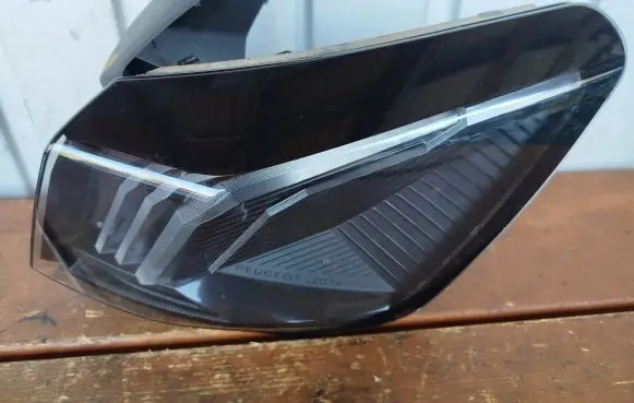 Peugeot 3008 II Rear/tail lights 9836231180