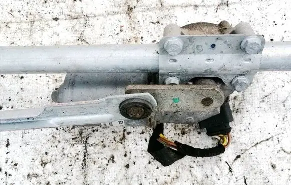 Opel Zafira B Wiper motor 40497612v