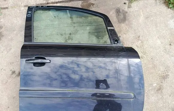 Opel Zafira B Front door