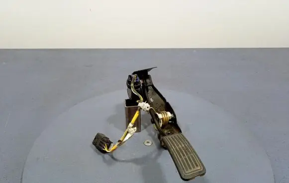 Toyota Avensis Verso Accelerator throttle pedal 82223-05060