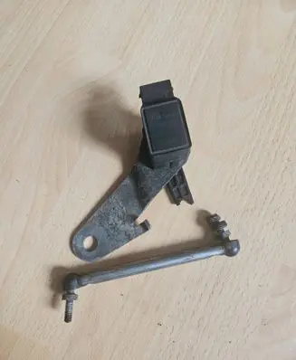 Headlight/headlamp level sensor