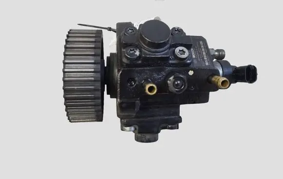 Opel Zafira B Fuel injection high pressure pump 0445010156 0055206679