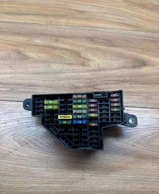 Volkswagen Golf V Fuse box set 084956385600 HMA6020
