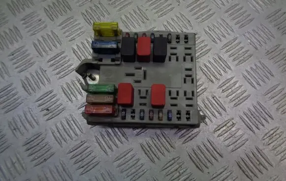 Fiat Punto (188) Fuse box cover 46835421