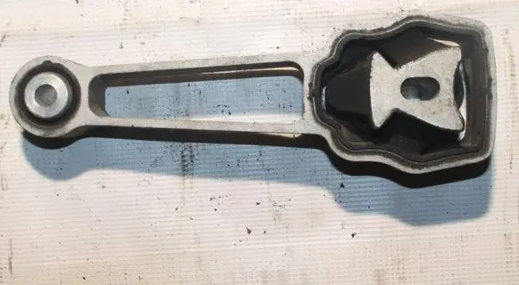 Engine mount bracket