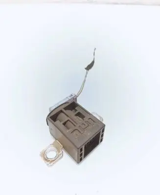 Volkswagen Touareg I Battery relay fuse 4F0915519