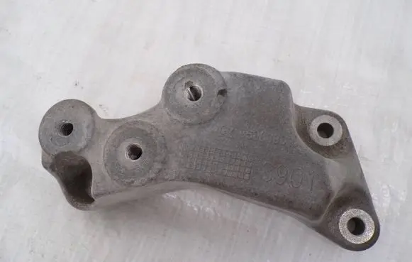 Opel Mokka Gearbox mounting bracket 96983901