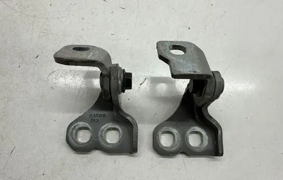 Dodge Hornet Front door hinge set 68306515AA 68306517AA