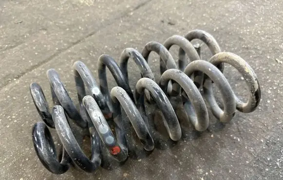 Mercedes-Benz C W205 Rear coil spring