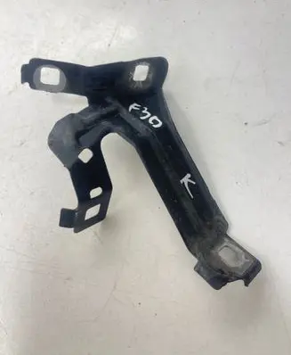 BMW 4 F32 F33 Fender mounting bracket