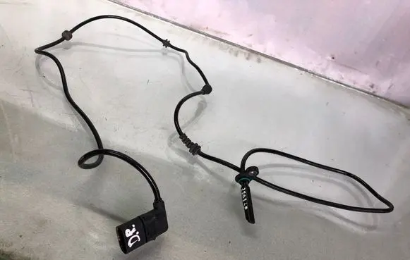 Mercedes-Benz GLC X253 C253 ABS brake wheel speed sensor A0575451728