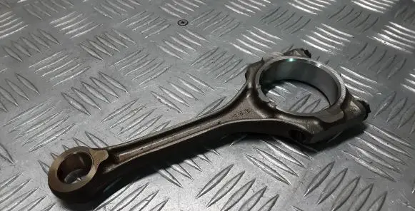 Toyota Yaris XP210 Connecting rod/conrod XM15A