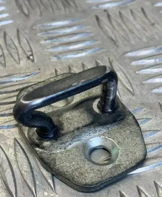 Mercedes-Benz Sprinter W901 W902 W903 W904 Front door lock loop/hook striker A9067200004