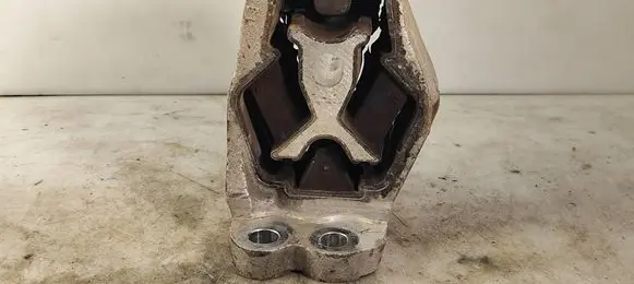 Engine mount bracket