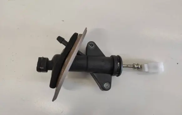 Ford Mondeo Mk III Clutch master cylinder 1S717A543AE