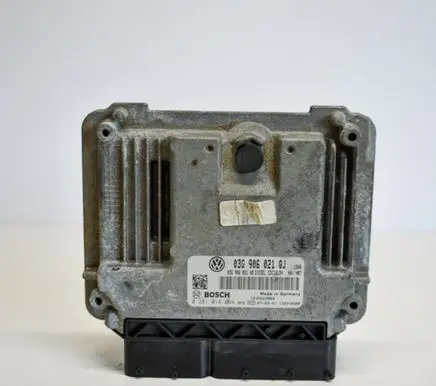 Volkswagen Golf V Engine control unit/module 03G906021QJ