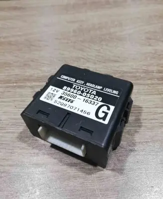 Toyota Avensis T250 Light module LCM 8996005020 3560016337