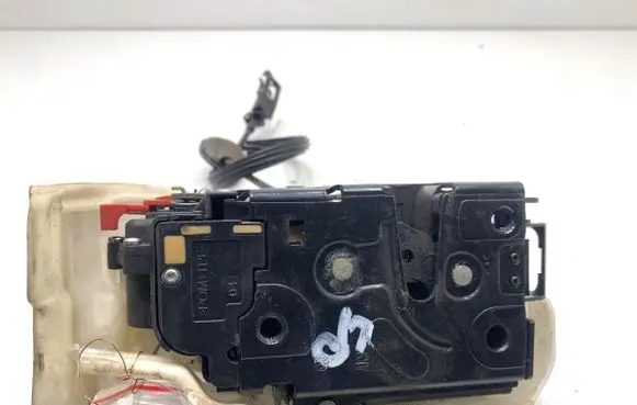 Volkswagen Golf Plus Front door lock 3D1837015AB