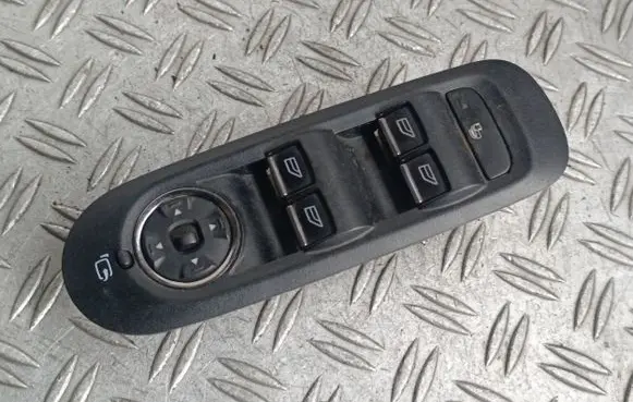 Ford Mondeo MK IV Electric window control switch AM2T14A132BA 15102010 A1510AM7739