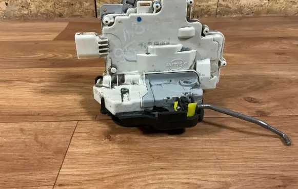 Audi A4 S4 B7 8E 8H Rear door lock 8E0839015AA