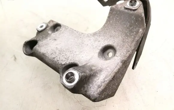 BMW 1 E81 E87 A/C compressor mount bracket 7505980 64557505980