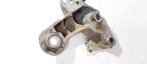 Audi A4 S4 B7 8E 8H Engine mounting bracket 8e0199352f