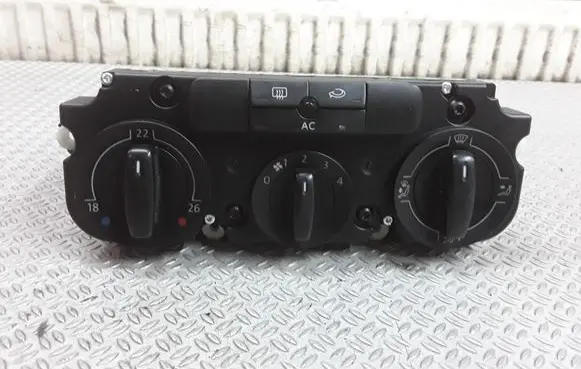 Volkswagen Golf Plus Climate control unit 5M2820045A