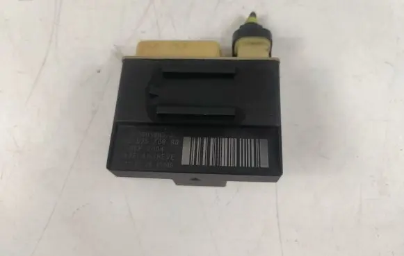 Peugeot 3008 I Glow plug pre-heat relay 9662570880