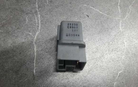 Nissan Patrol 4W60 Fuel pump relay 25230C9962