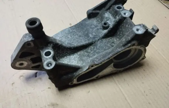 Honda Accord Engine mounting bracket
