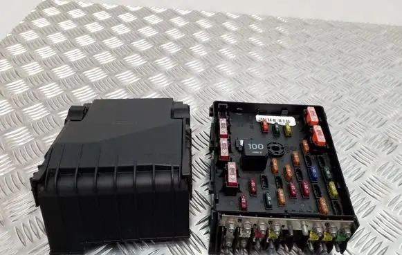 Volkswagen PASSAT CC Fuse box set 3C0937125 1K0937132F