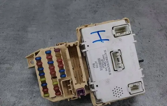 Suzuki Swift I Fuse box set 36770-62J40